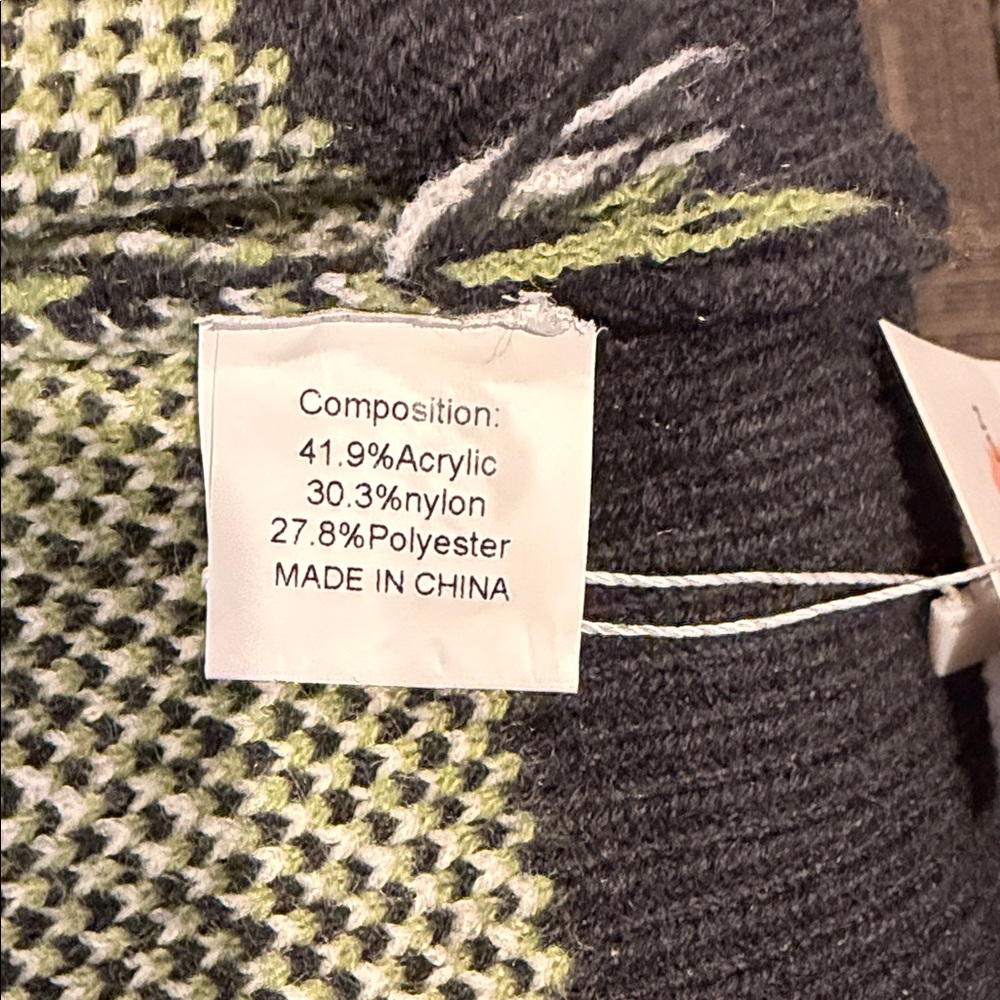Classic Argyle Cardigan Sweater - Black and Green - Picture 7 of 7
